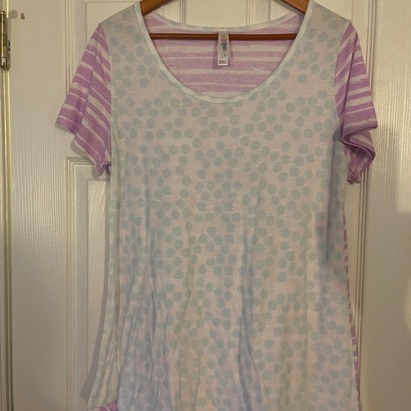LuLaRoe Tops - LuLaroe Classic Tee